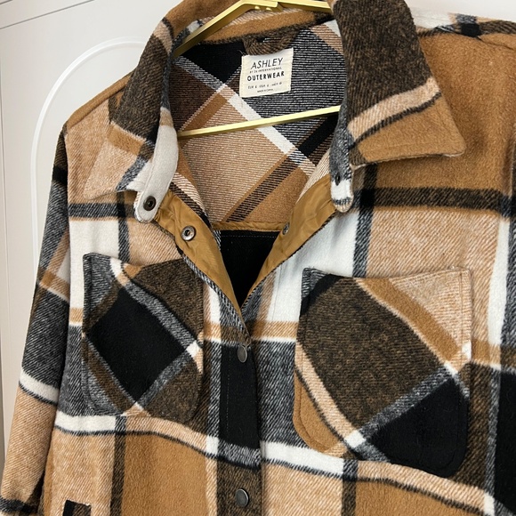 Ashley Women's Tan/Black Plaid Shacket - Picture 6 of 11